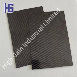 Anglies pluošto kompozicinis lakštas